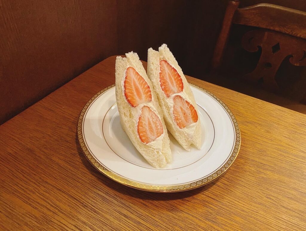 【期間限定】苺のフルーツサンド¥1,000