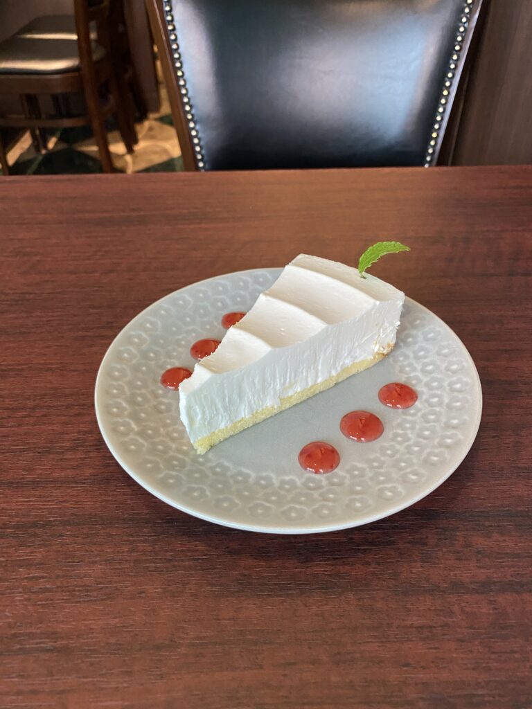レアチーズケーキ¥700