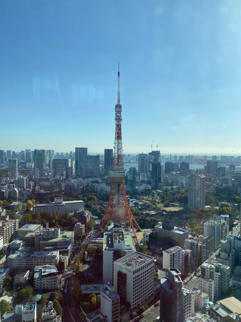 麻布台ヒルズJP森タワー33階展望台から見る東京タワー