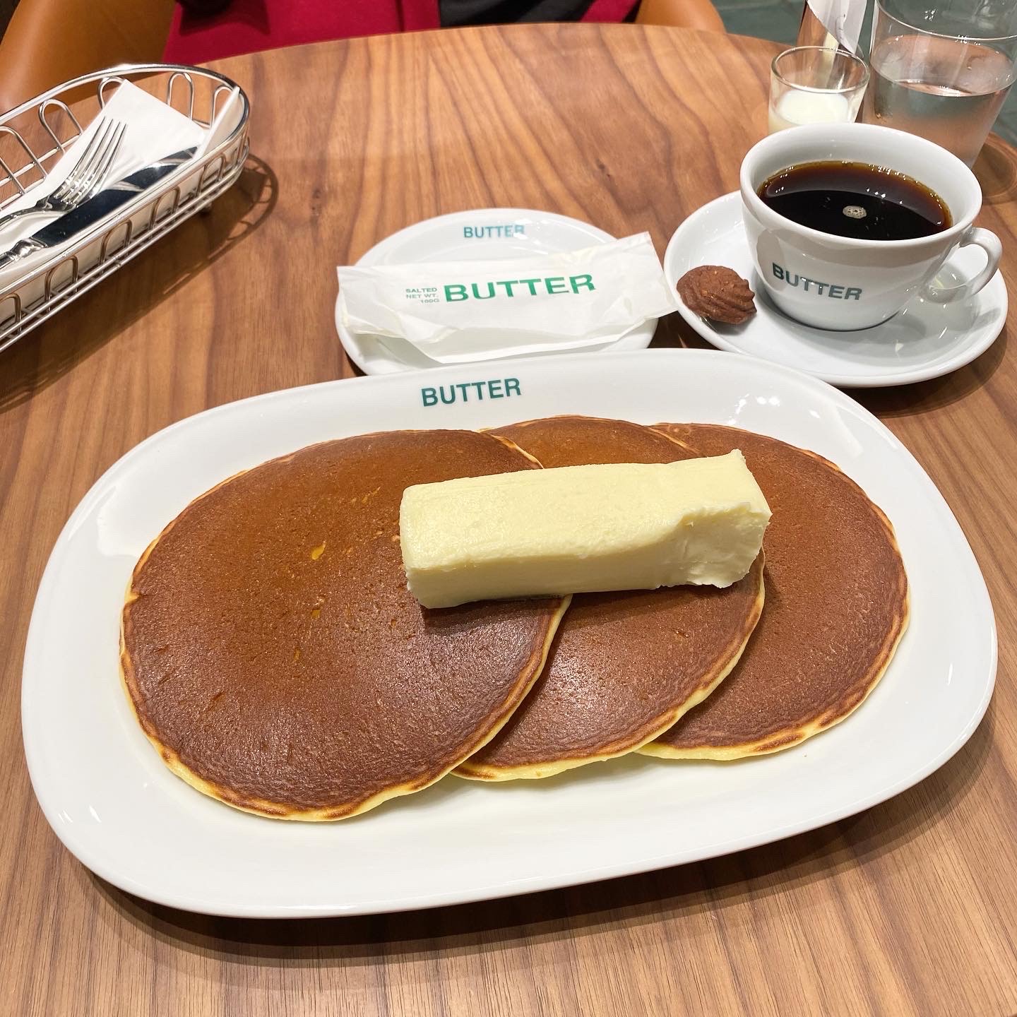 『ミルクを食べるバター』を食べるホットケーキ¥2,420/ホットコーヒー¥770